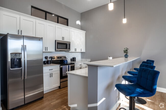 2BR, 1BA - 994sf