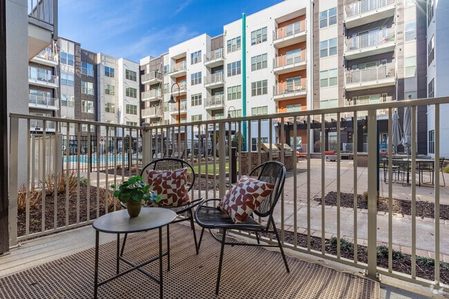 2BR, 2BA - 937SF - Patio