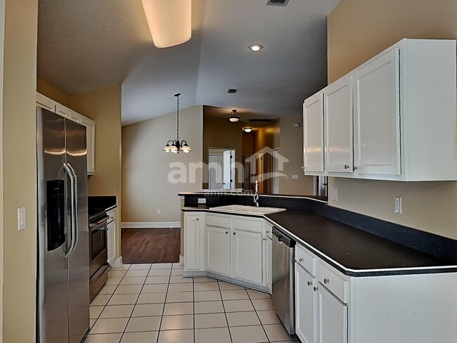 Photo - 805 Putters Green Way N