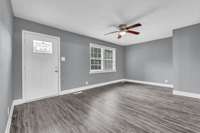 Photo - 135 N Meadow Dr