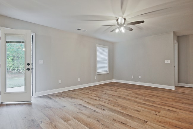 Photo - 620 Walnut Woods Dr