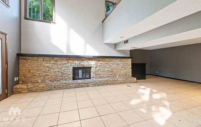 Photo - 527 Lancelot Dr