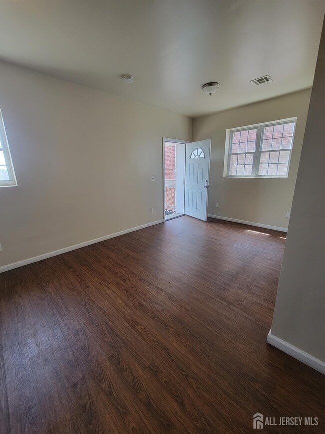 Photo - 816 Amboy Ave Apartment