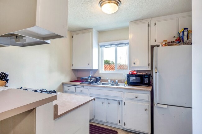 Photo - Del Amo Apts