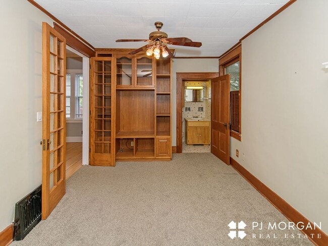 Photo - 5004 Webster St