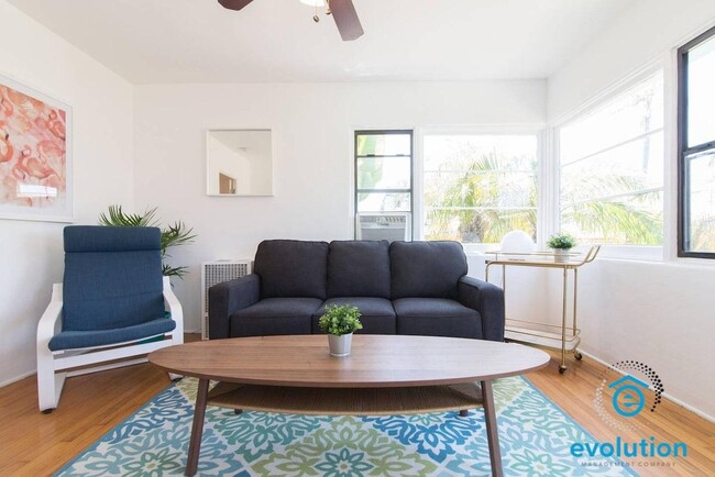 Photo - 4110-4116 Kansas St