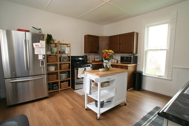 Photo - 418 W Holmes St