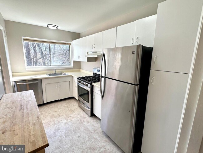 Photo - 10670 Weymouth St Unit 202