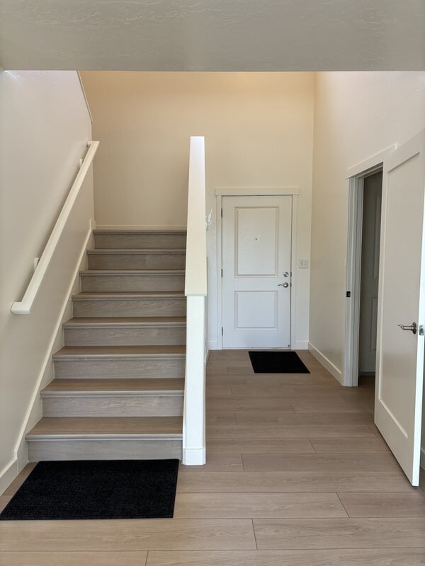 Photo - 1143 Surrey Dr
