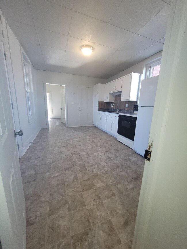223 Main St Unit 2