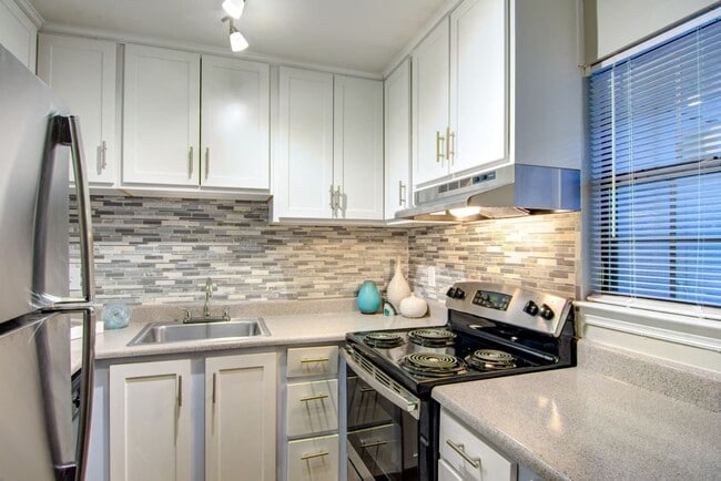 Photo - Barrington Hills Apartments