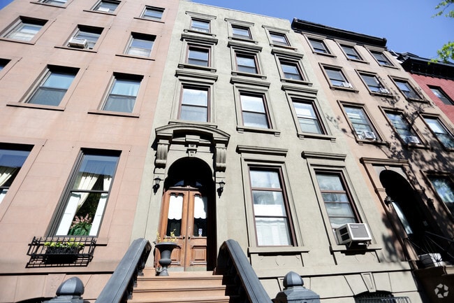 Photo - 392 Clinton St