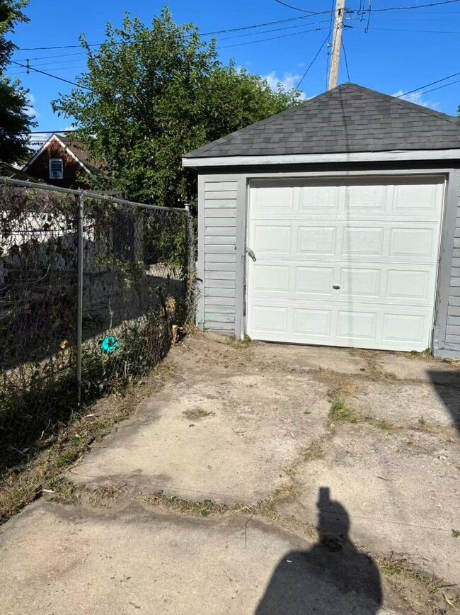 Photo - 17354 Griggs St