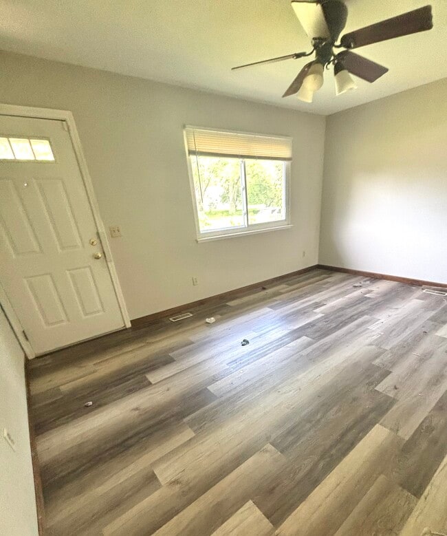 Photo - 3017 Viking St