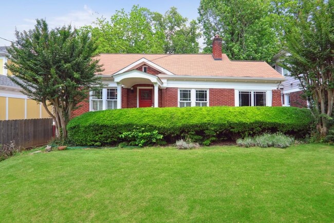 Photo - 650 Yorkshire Rd NE House
