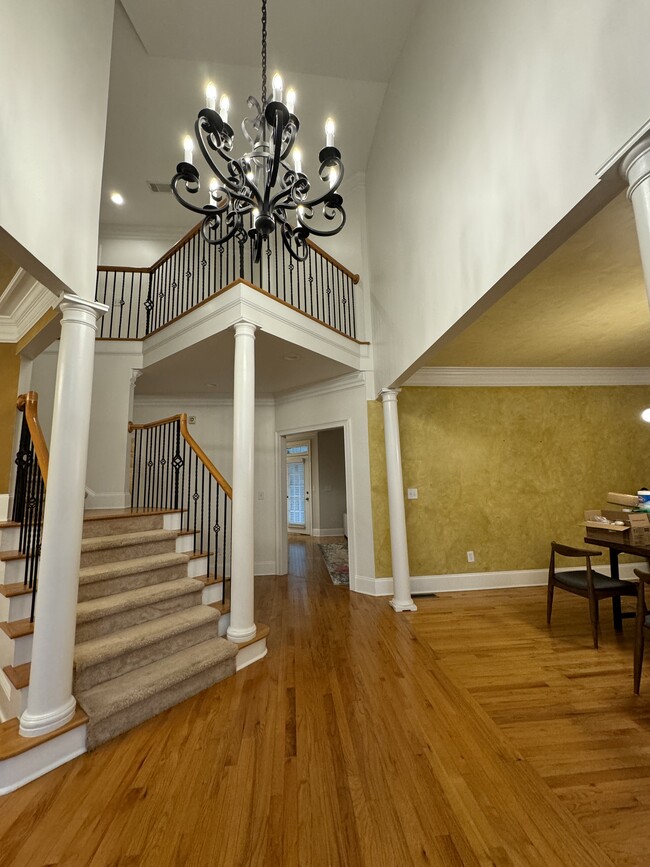Building Photo - 5914 Mount Water Trl Unit Master Room Rental