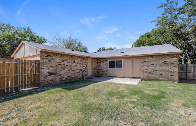 Photo - 656 Priscilla Ln