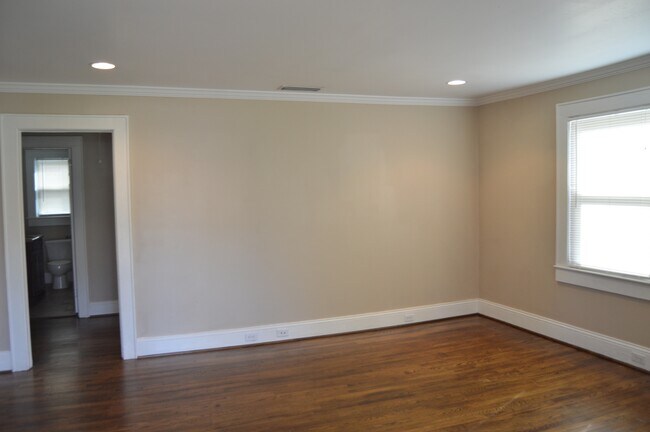 Photo - 313 W Bingham St