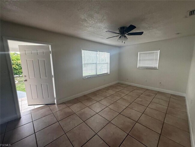 Photo - 1665 Henderson Ave