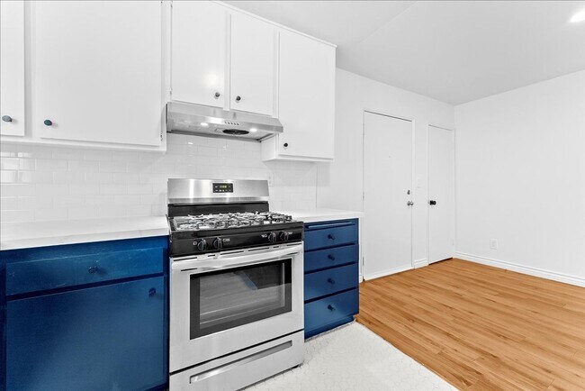 Photo - 448 W Windsor Rd Unit 10