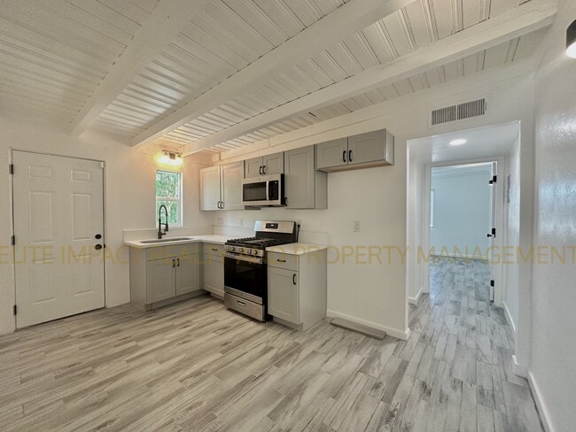 Photo - 1014 N Grande Ave