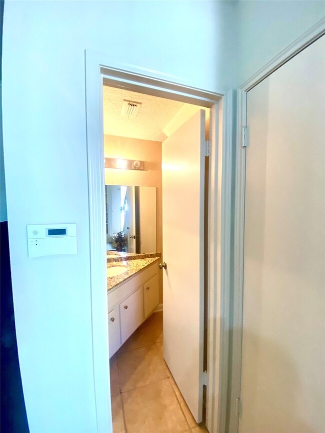 Photo - 7350 Kirby Dr Unit 2