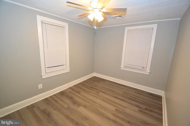 Photo - 374 Farnsworth Ave