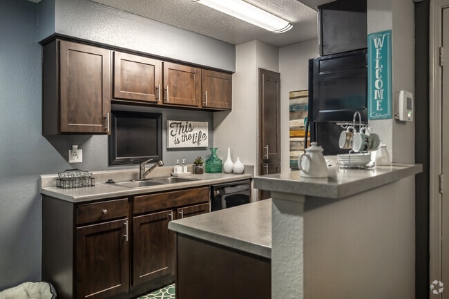 1BR, 1BA - 501SF - Kitchen - Vantage Point Apartments