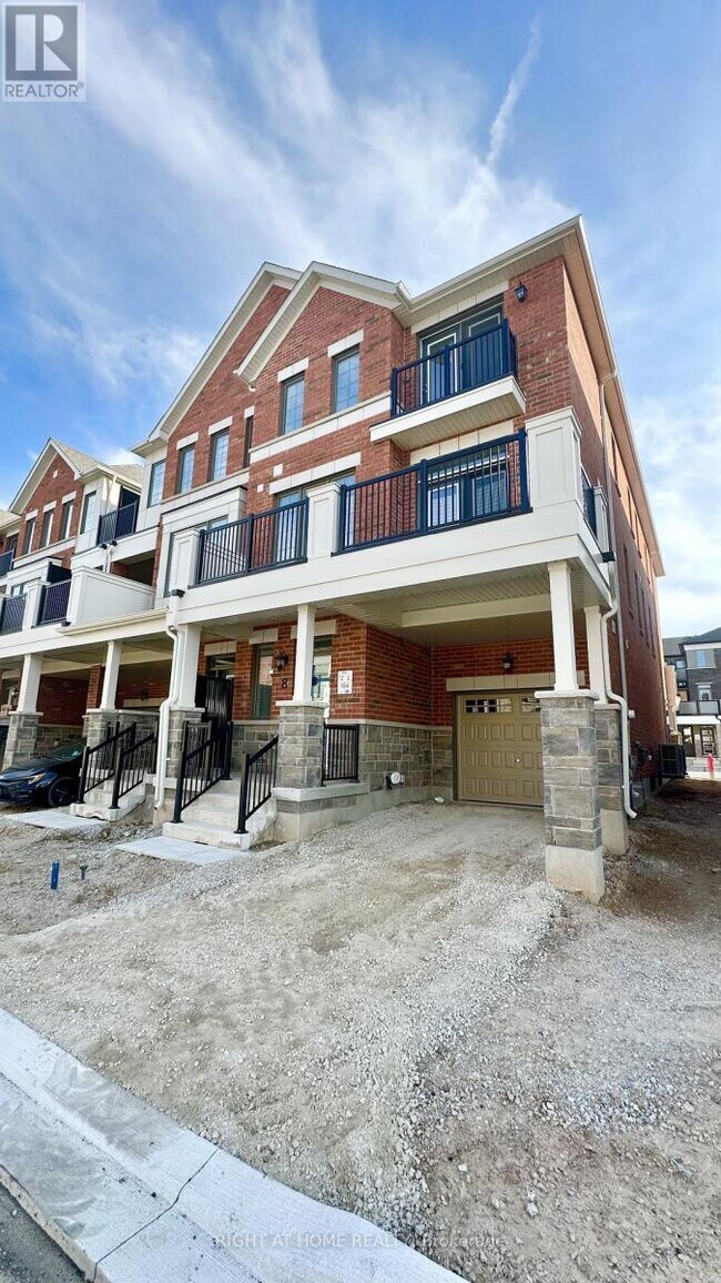 Photo - 8 Walcott Cres