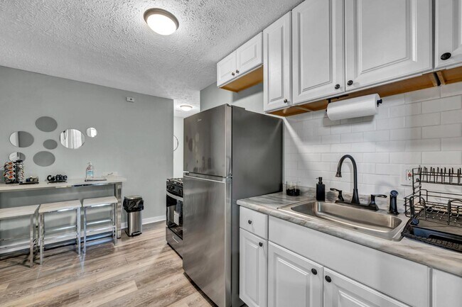 Photo - 3081 W 16th St