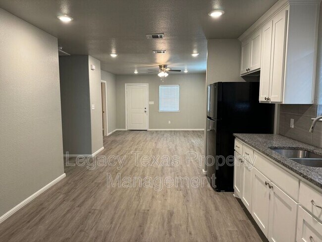 Photo - 112 W Wilson St