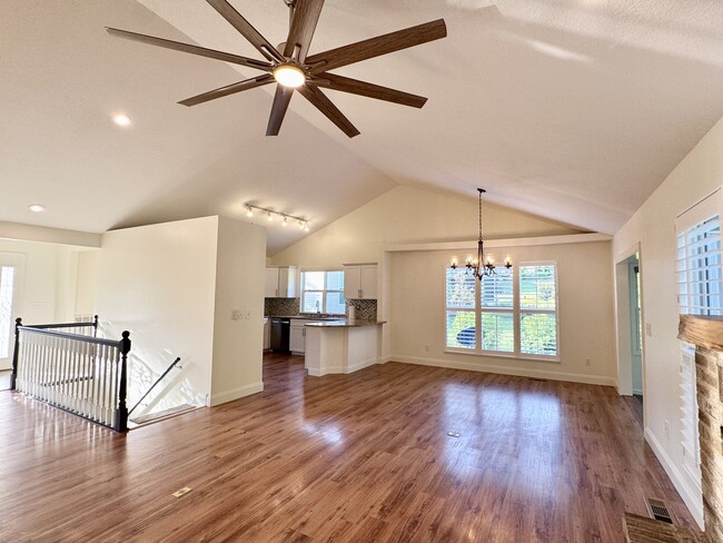 Photo - 220 Konawa Ln