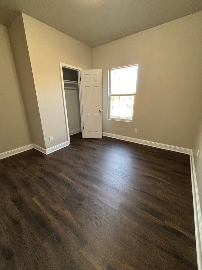 Photo - 307 Lister St