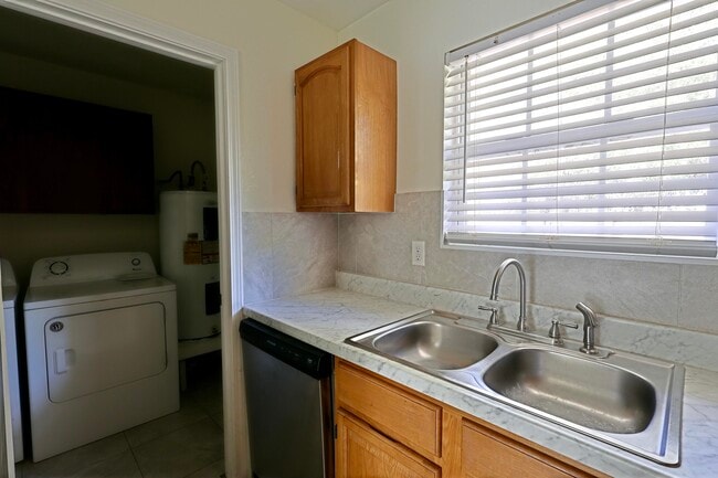 Photo - 3408 Green Briar Cir