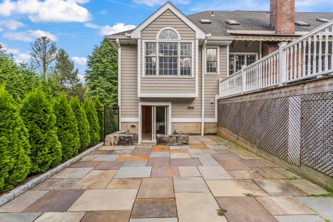 Building Photo - 4 Dover Cir