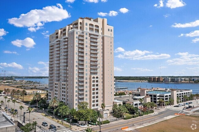Building Photo - Stunning Berkman Plaza Condo