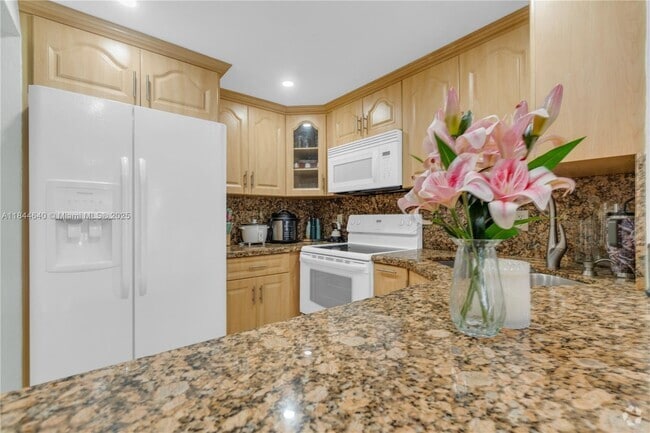 Building Photo - 17101 NW 57th Ave Unit 110 Rental