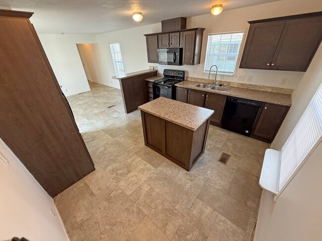 Photo - 2501 N Apperson Way