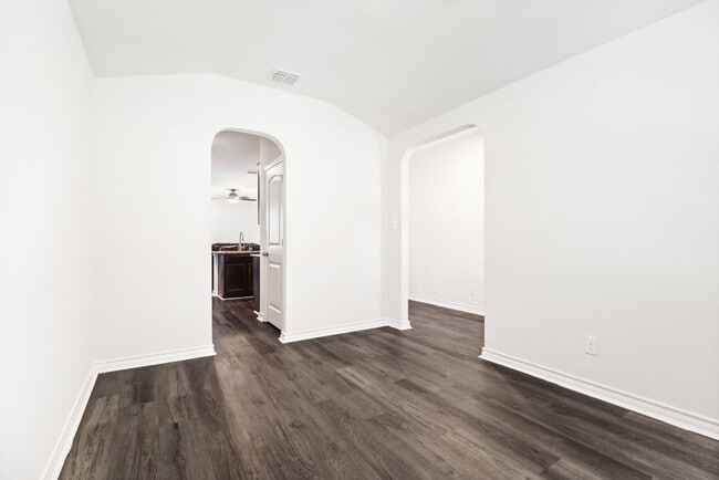 Photo - Well-Maintained 3-Bedroom Home – Ideal for Students & Professionals!