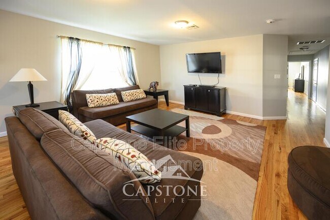 Photo - 255-257-257 New Jersey Railroad Ave Unit 2 - 3 Master Suite