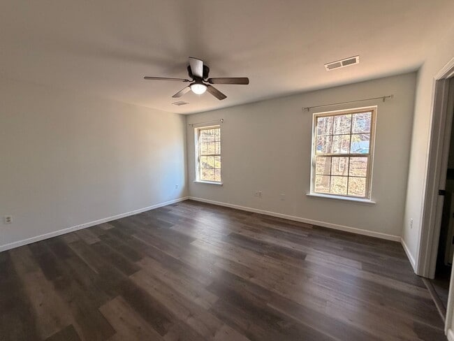 Photo - Welcome to this conveniently located home in Russellville, AR, a place where comfort meets style.