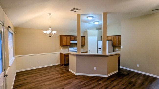 Comedor y cocina - 1718 Wood Creek Dr
