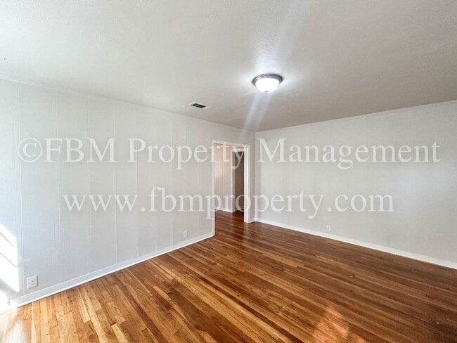 Photo - 608 W Lake St
