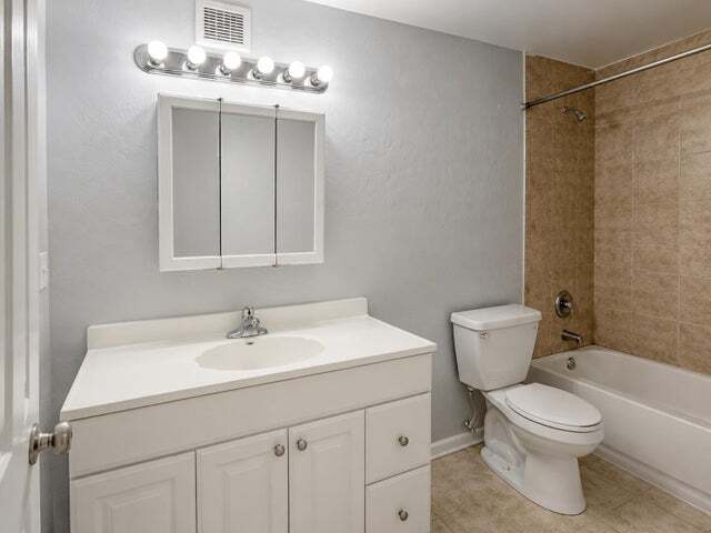 Photo - 1223 W 27th St