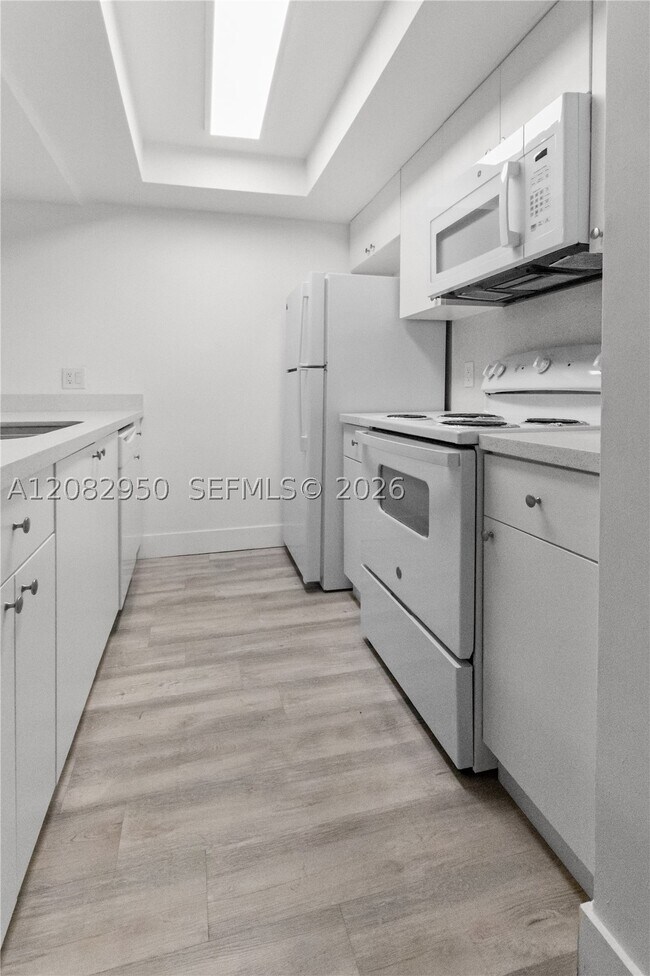 Building Photo - 8100 Geneva Ct Unit 141