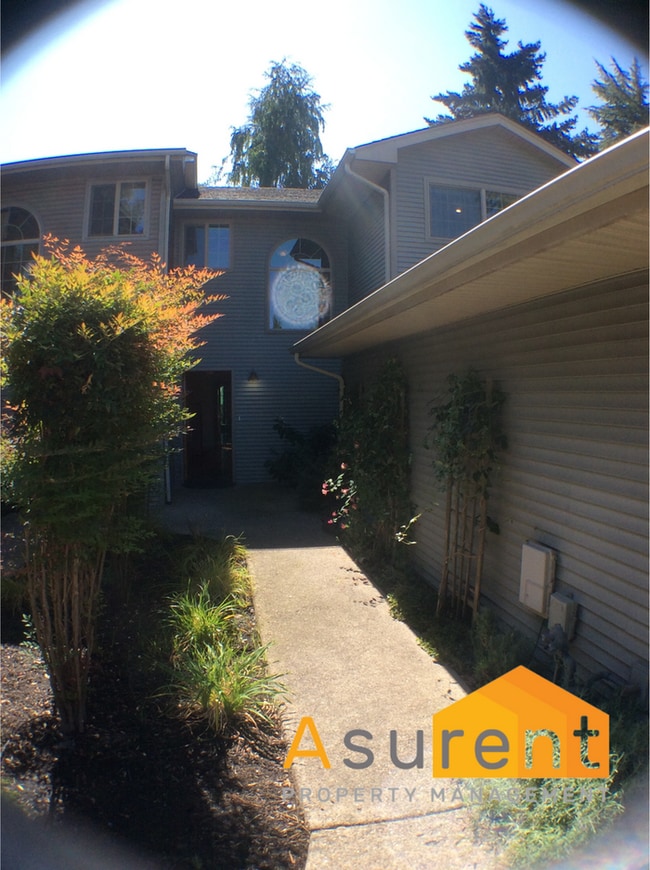 Photo - 2-Bedroom Townhouse Close to Hospitals, Gr...