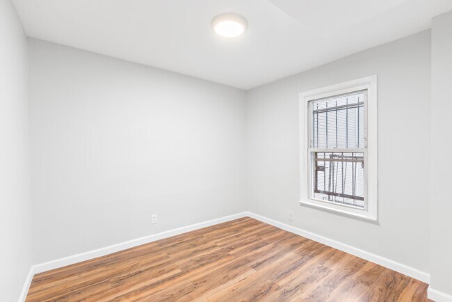 Photo - 72 McAdoo Ave Unit 2