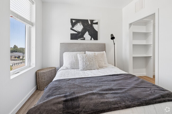 1A F412 Model - 1BR, 1BA - 586SF - Bedroom