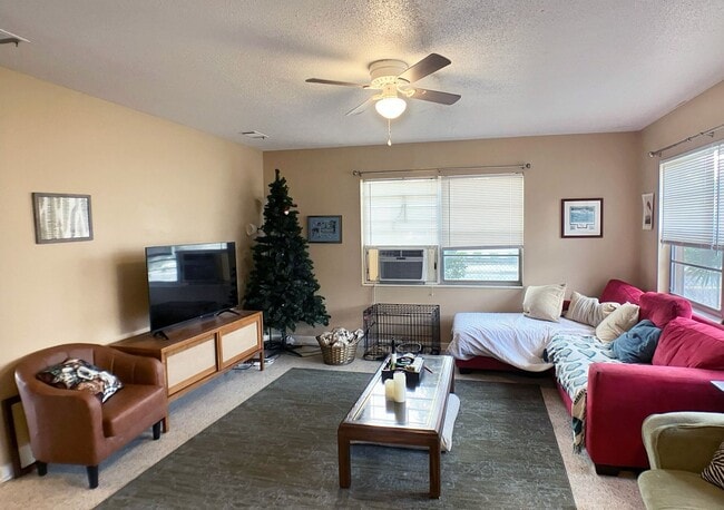 Photo - Lovely 3 Bedroom, 1 Bathroom House