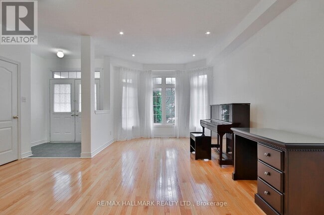 Photo - 15 Briarglen Rd